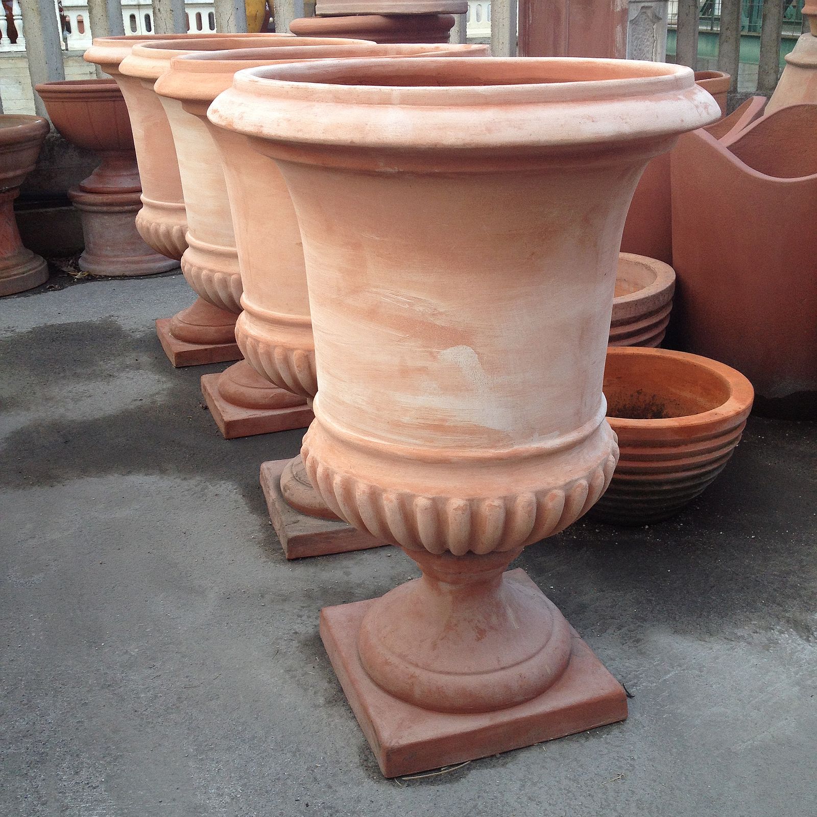 VASO A CALICE IN TERRACOTTA TOSCANA VANVITELLI LISCIO CM. 80